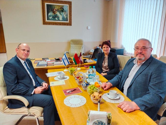 Во время визита Чрезвычайного и Полномочного Посла Государства Израиль в Республике Беларусь