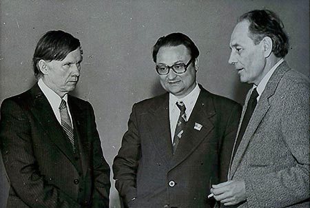 В. Быкаў (злева) з Г. Бураўкіным і Н. Пашкевічам