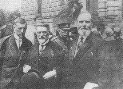 Е.Ф. Карский (слева), чешские ученые-слависты И. Поливка и М. Мурка во время встречи в Праге
