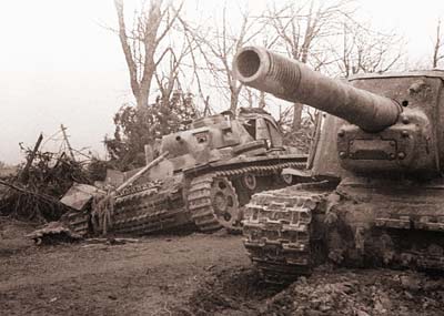 Вид уничтоженной в ходе боёв в Восточной Пруссии немецкой техники 