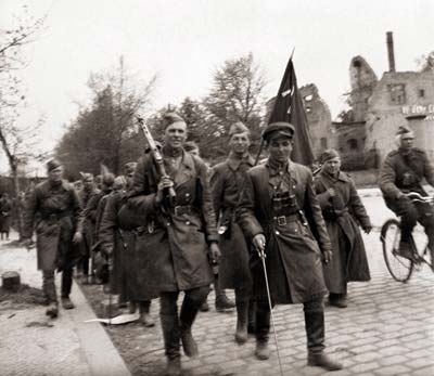 3-й батальон 544-го стрелкового полка 152-й стрелковой дивизии выходит из Берлина
