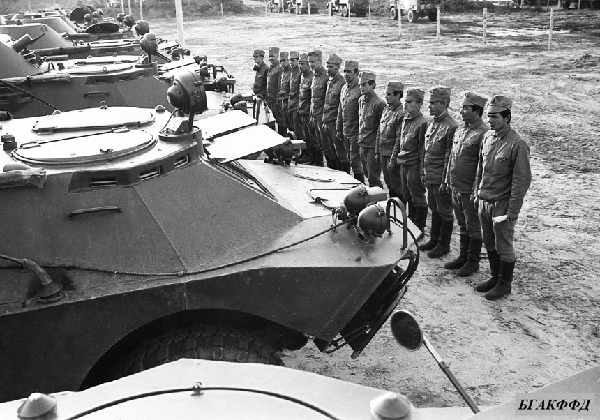 Воины Н-ской части КБВО перед отправкой в зону Чернобыльской АЭС