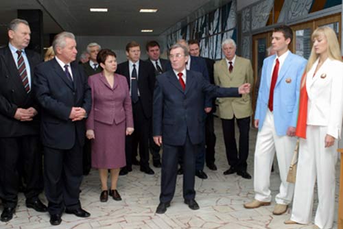 Участники собрания по обсуждению хода подготовки белорусских спортсменов к участию в Олимпийских играх 2004 г. в Афинах