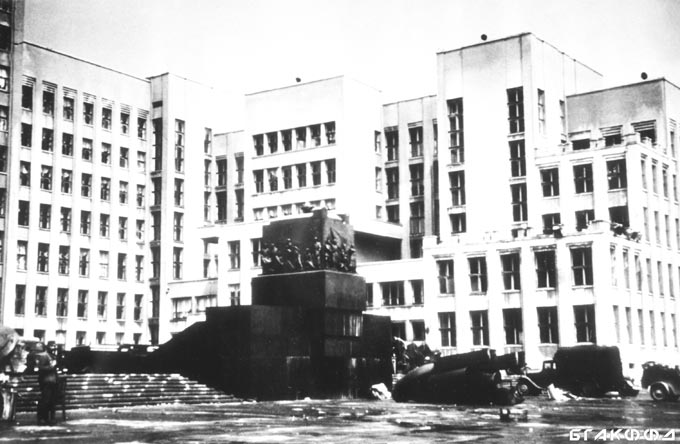 Вид на здание Дома правительства в г.Минске в начале Великой Отечественной войны