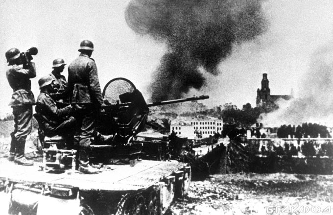 Немецко-фашистские захватчики ведут огонь по г.Гродно