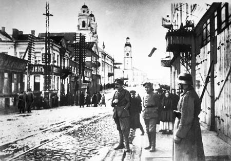 Немецкие солдаты на ул. Губернаторской в г. Минске