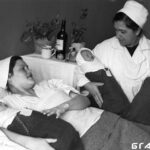 Жительница г. Бобруйска М.П.Агишева с новорожденными детьми (тройней) в родильном доме