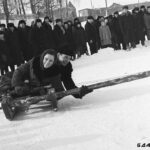 На ледяной карусели на р. Неман во время праздника Зимы в колхозе им. Жданова Новогрудского р-на