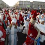 Праздничное шествие Дедов Морозов и Снегурочек на пр. Ф. Скорины в г. Минске