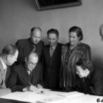 Белорусский писатель, лауреат Сталинской премии К.Крапива подписывается на государственный заем развития народного хозяйства СССР