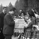Жители г. Докшицы встречают писателя Г.Н.Буравкина во время проведения Дней белорусской литературы