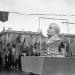 Колонна студентов БГУ им. В.И.Ленина во время демонстрация трудящихся г. Минска на Центральной площади в честь празднования 1-го Мая