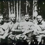 В.Карпов (справа) с боевыми товарищами. Копия. 1943-1944 гг. БГАМЛИ. Ф. 305. Оп. 1. Ед. хр. 372. Л. 2.