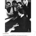 Студенты Белорусской государственной консерватории им. А.В.Луначарского во время занятий