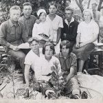 Фото из семейного архива, Ивана Шамякина. И. Шамякин в студенческие годы второй половины 1930-х гг. (первый слева, во втором ряду)