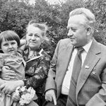 Иван Петрович Шамякин с женой Марией Филатовной и внучкой Марией
