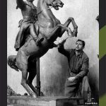 Белорусский скульптор, народный художник Беларуси А.К.Глебов за работой над статуей «Вздыбленный конь»