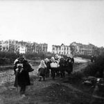 Жители Гомеля возвращаются в город после освобождения его от оккупантов. г. Гомель. Ноябрь 1943 г.
