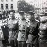 Во время открытия памятника погибшим советским войнам в городе Вена. 1945г.