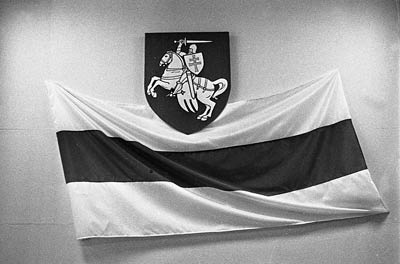 Экспозиция выставки, посвященной истории государственных символов Беларуси