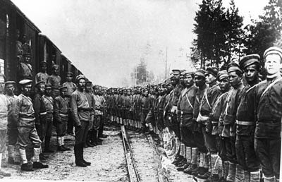Бойцы полка, сформированного комитетами бедноты, перед отправкой на фронт