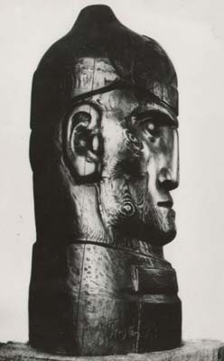 “Красноармеец”.Портрет (голова, дерево) работы А. Грубе