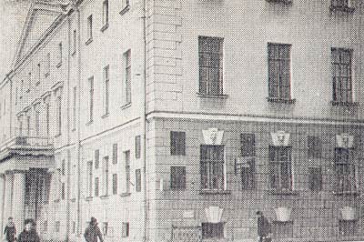 Дом на 7-ой линии Васильевского острова в Петрограде (Ленинграде), в котором с 1916 по 1930 год жил Е.Ф. Карский