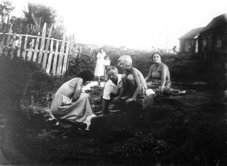 М.В.Мелешко во время археологической экспедиции