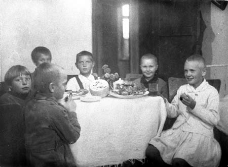 На праздновании дня рождения дочери М.В.Мелешко Люси (9 лет)