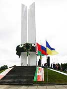 Монумент «Дружба» на границе трёх братских республик Украины, России и Беларуси