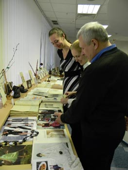 К международному женскому дню 8 Марта в Национальном архиве Республики Беларусь состоялось открытие выставки под названием «Женщина. Весна. Любовь»
