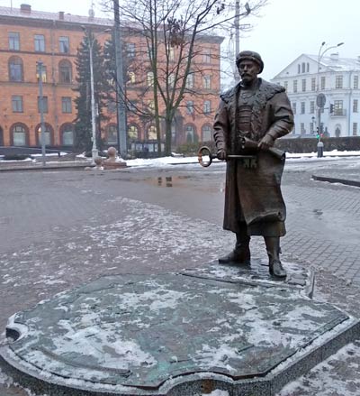 Ратуша в г. Минске и скульптура войта (главы города)