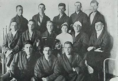 К.Т. Мазуров (во 2-м ряду крайний справа) в сталинградском госпитале