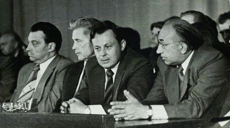 Заместитель Председателя Президиума Верховного Совета БССР В.Е. Лобанок (2-й слева)