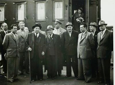 В.И Козлов (3-й справа), др. партийные и государственные деятели