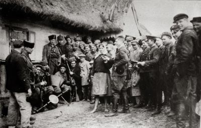 Партизаны отряда имени М.Н. Чернака бригады имени И.В.Сталина во время отдыха