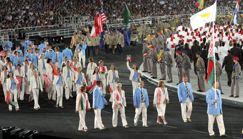 Белорусская сборная олимпийская команда во время торжественной церемонии открытия XXVIII летних Олимпийских игр в Афинах