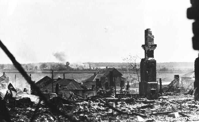 Вид на сгоревшие здания в г.Жлобине