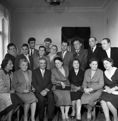 Группа артистов минских театров (1-я слева – С.М. Станюта)