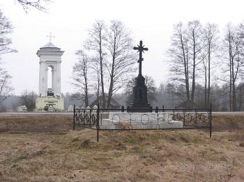 Мемориальный крест в память российских солдат, принимавших участие в боях с повстанцами.
	д. Колпаки Барановичского района