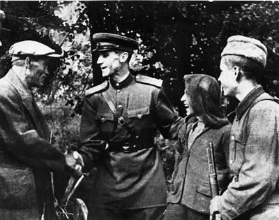 Встреча офицера Красной Армии Л.А. Корсаковича с родными