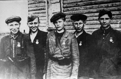 Юные партизаны партизанского соединения под командованием В. Лобанка
