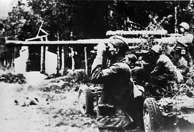 Советские артиллеристы во время обороны Гомеля