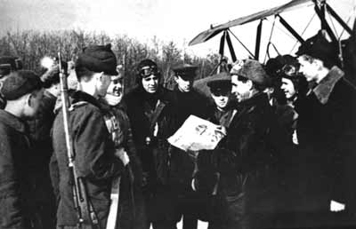Встреча партизан Смоленского полка с летчиками