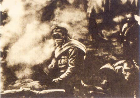 Российские солдаты во время германской газовой атаки под г. Барановичи