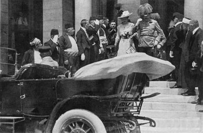 Наследник австро-венгерского престола эрцгерцог Франц Фердинанд с супругой во время пребывания в Боснии накануне их убийства Гаврилой Принципом