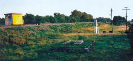 Площадка с остатками массивного монумента на месте немецкого воинского захоронения