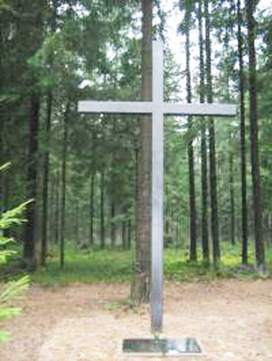 Металлический крест на месте немецкого воинского захоронения. д. Гировичи Ивьевского района