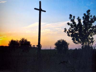 Мемориальный крест на месте немецкого воинского захоронения