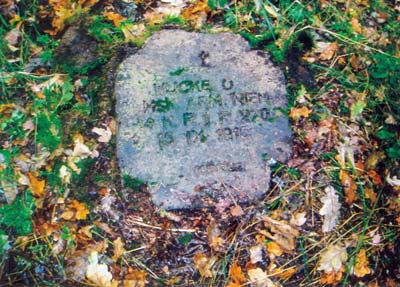 Мемориальная плита на месте немецкого воинского захоронения